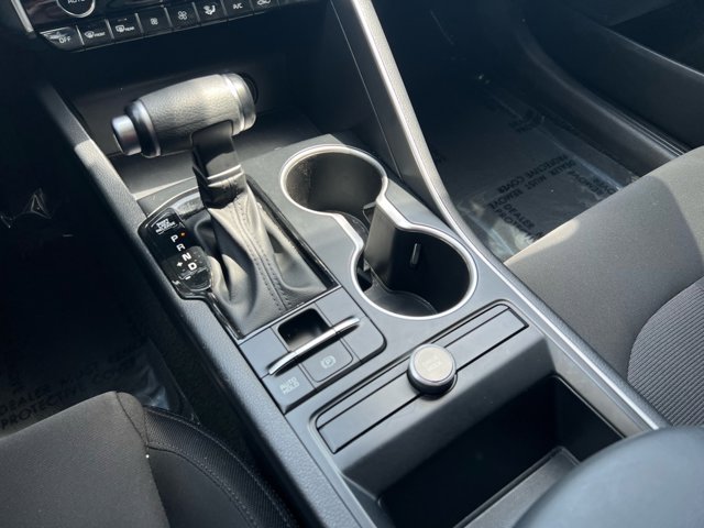 Vehicle image 25 of 31