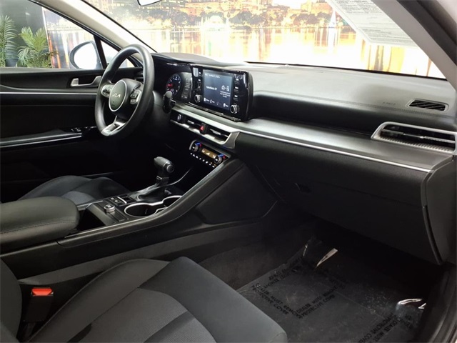 Vehicle image 10 of 21