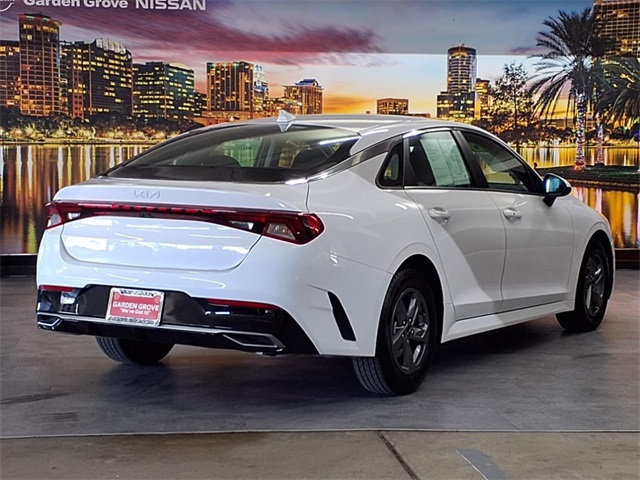 Vehicle image 4 of 21