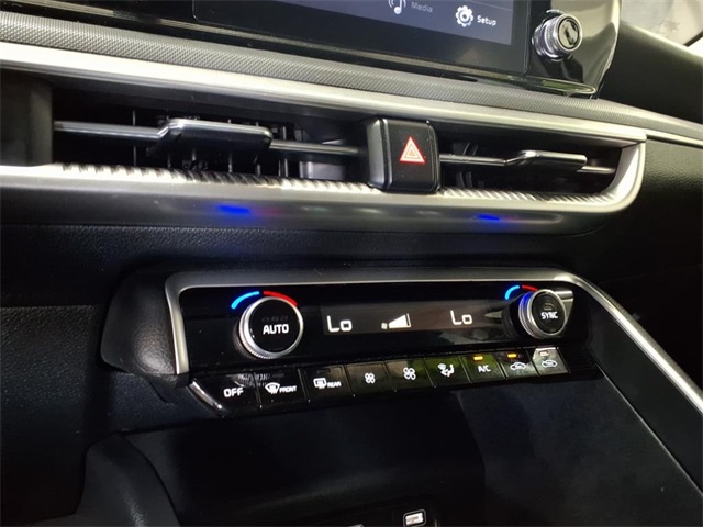 Vehicle image 16 of 21