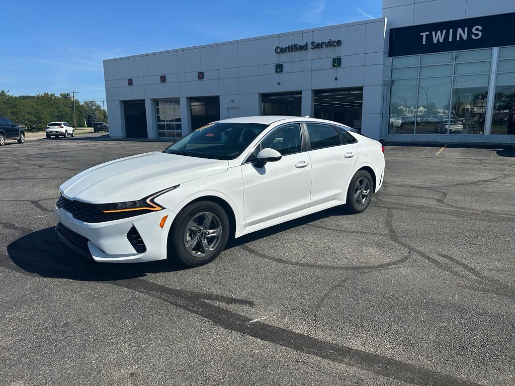 2023 Kia K5 LXS Image 1 of 27