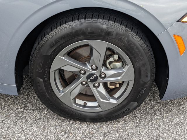 Vehicle image 9 of 24