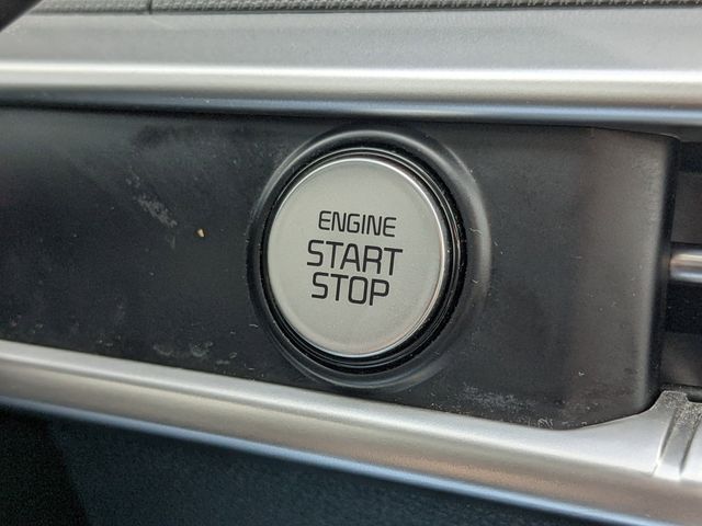 Vehicle image 23 of 24