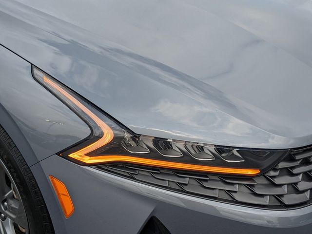 Vehicle image 8 of 24