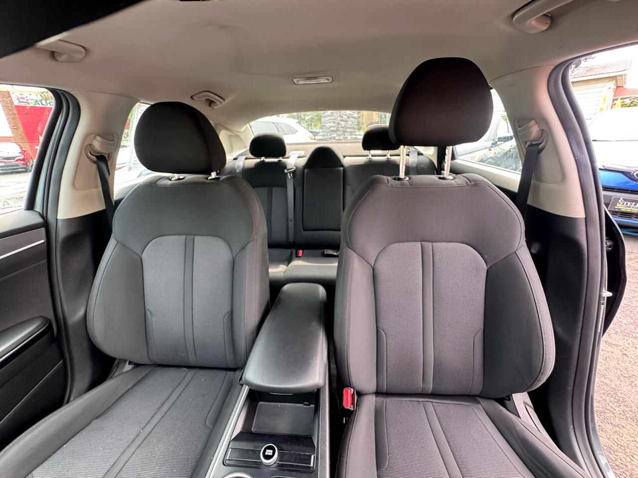 Vehicle image 19 of 30