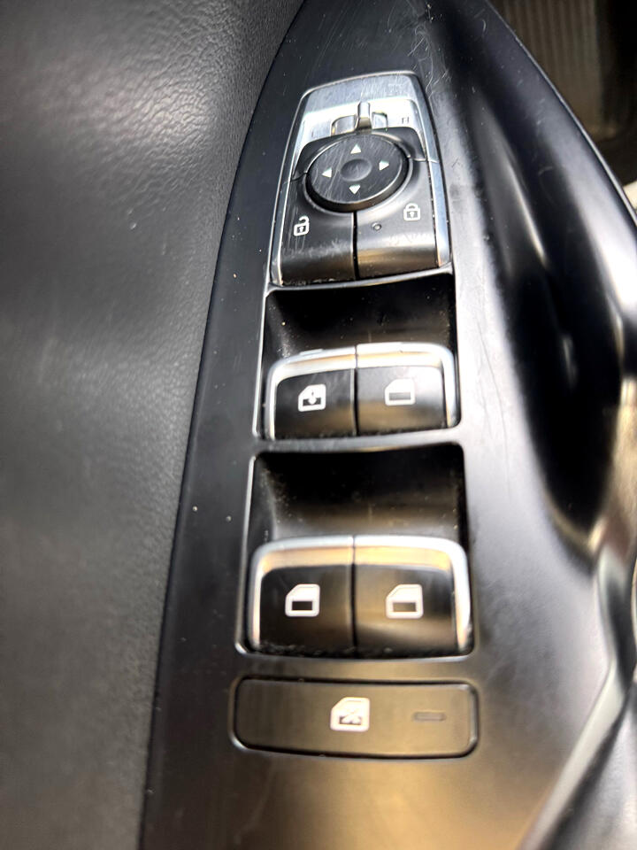 Vehicle image 27 of 30