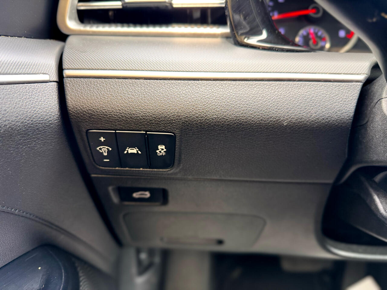 Vehicle image 28 of 30