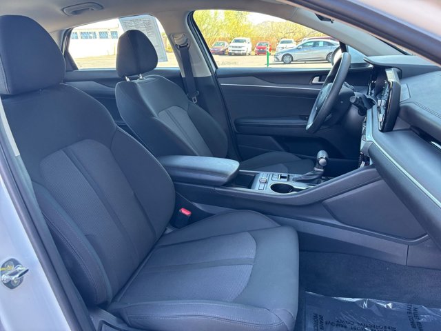 Vehicle image 32 of 42