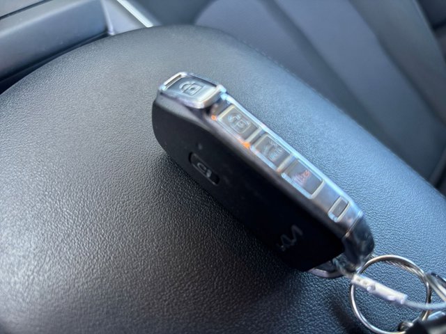 Vehicle image 21 of 42