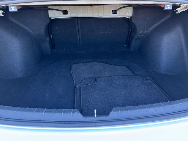 Vehicle image 27 of 42