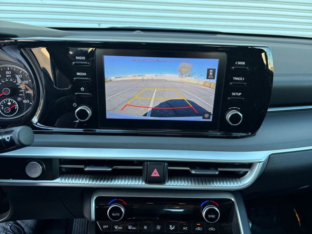 Vehicle image 17 of 42