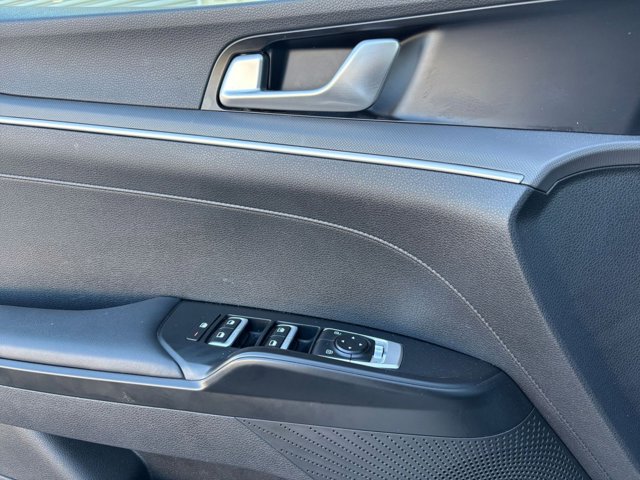 Vehicle image 19 of 42