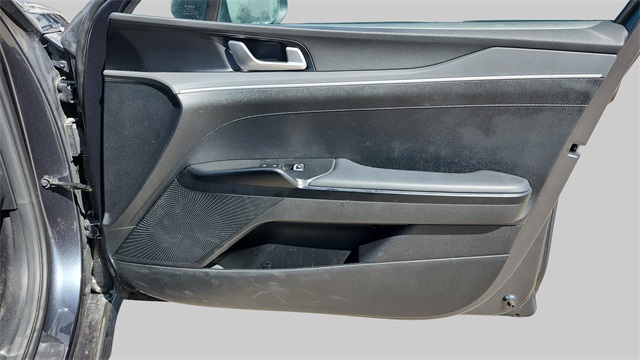 2023 Kia K5 LXS Image 23 of 35