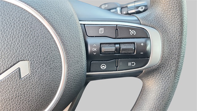 2023 Kia K5 LXS Image 28 of 35