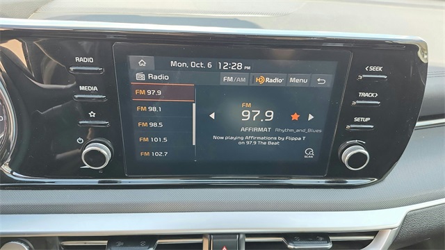 2023 Kia K5 LXS Image 19 of 35