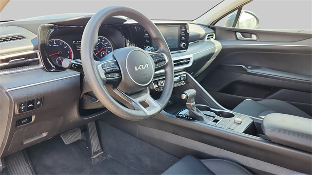 2023 Kia K5 LXS Image 17 of 35