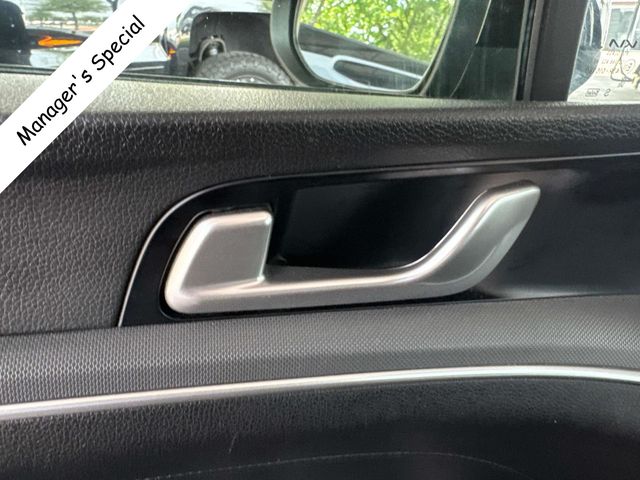 Vehicle image 23 of 32