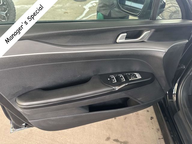Vehicle image 21 of 32