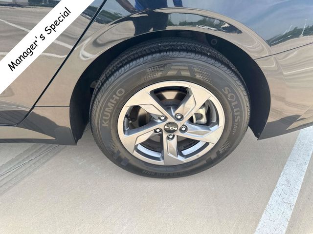 Vehicle image 9 of 32
