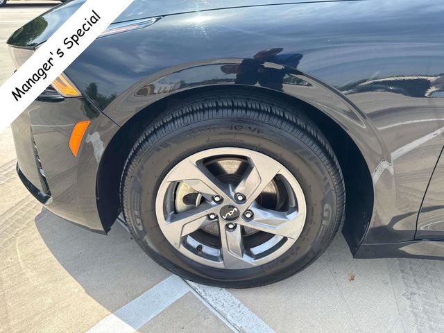 Vehicle image 11 of 32