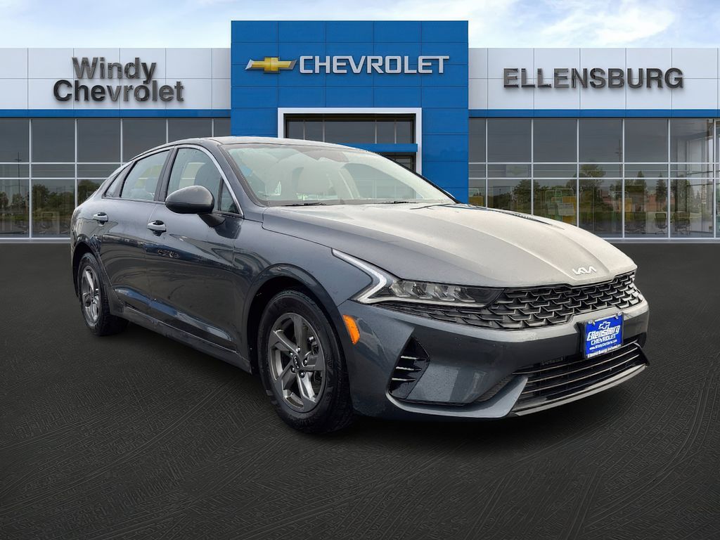 2023 Kia K5 LXS Image 3 of 32