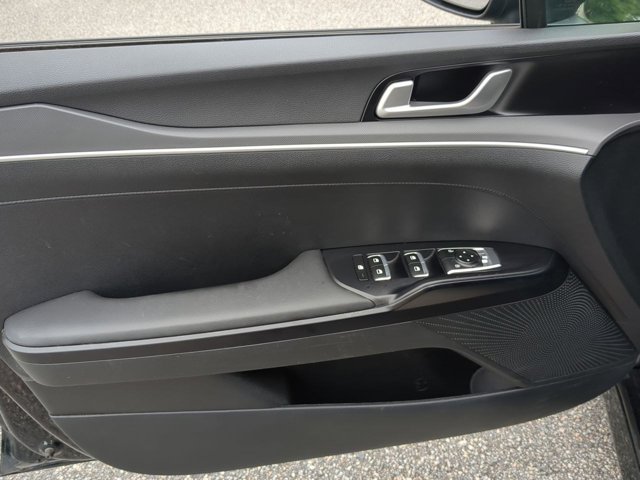 Vehicle image 19 of 58