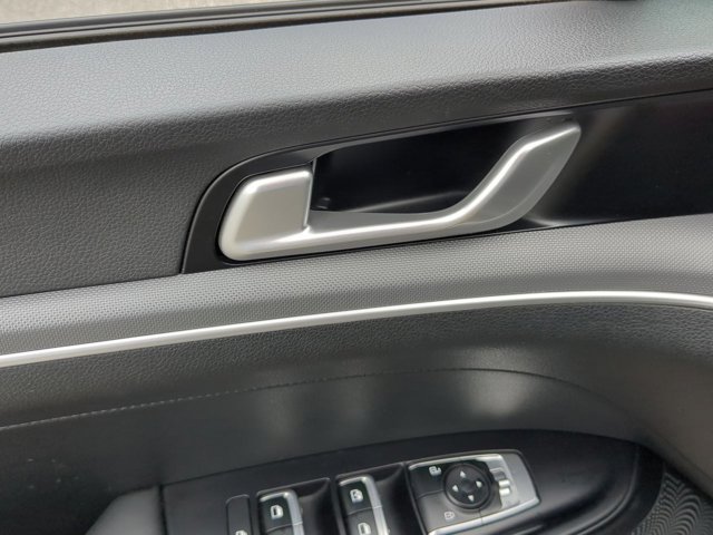 Vehicle image 20 of 58