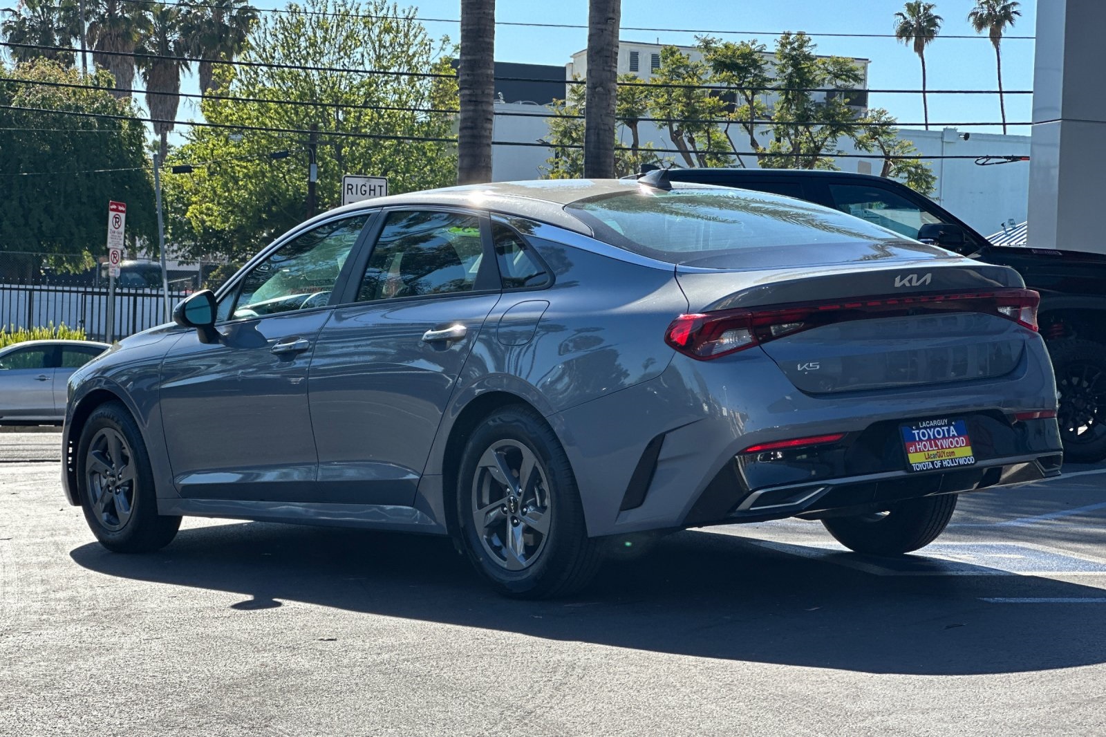 Vehicle image 8 of 32