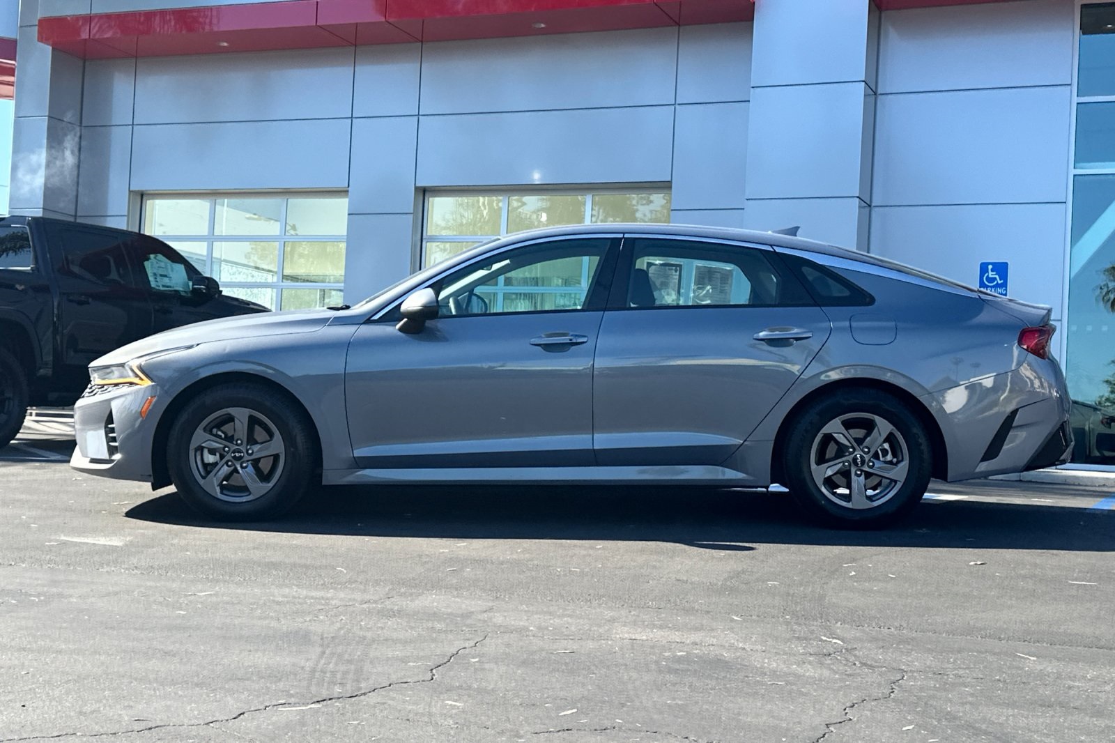Vehicle image 9 of 32