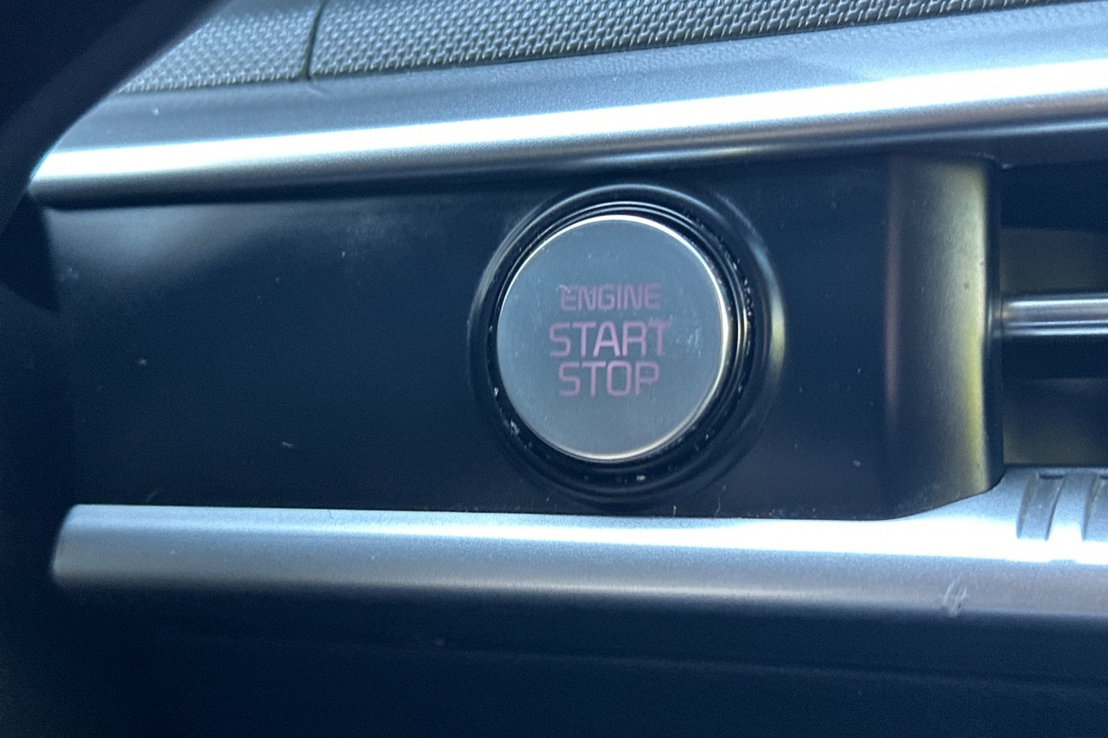 Vehicle image 22 of 32