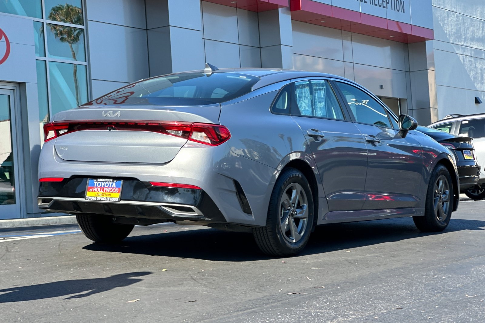 Vehicle image 6 of 32