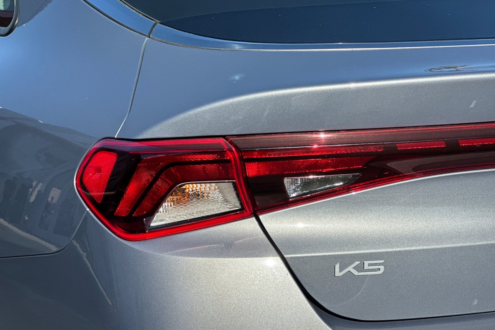 Vehicle image 25 of 32