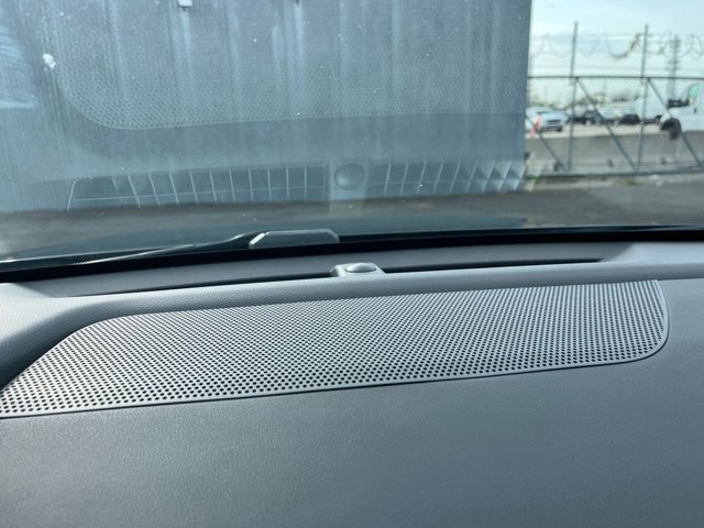 Vehicle image 17 of 42