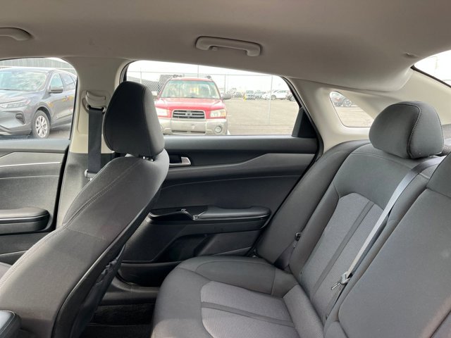 Vehicle image 35 of 42