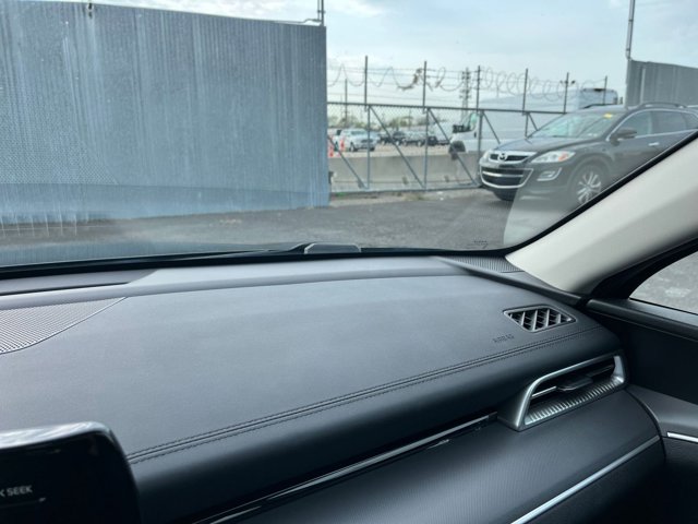 Vehicle image 31 of 42