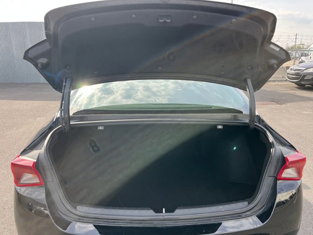 Vehicle image 27 of 42