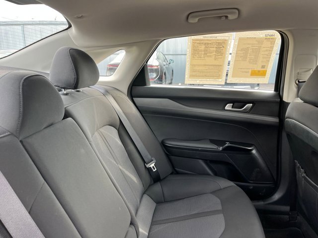 Vehicle image 33 of 42