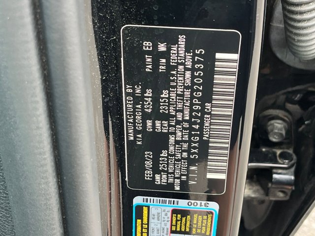 Vehicle image 25 of 42