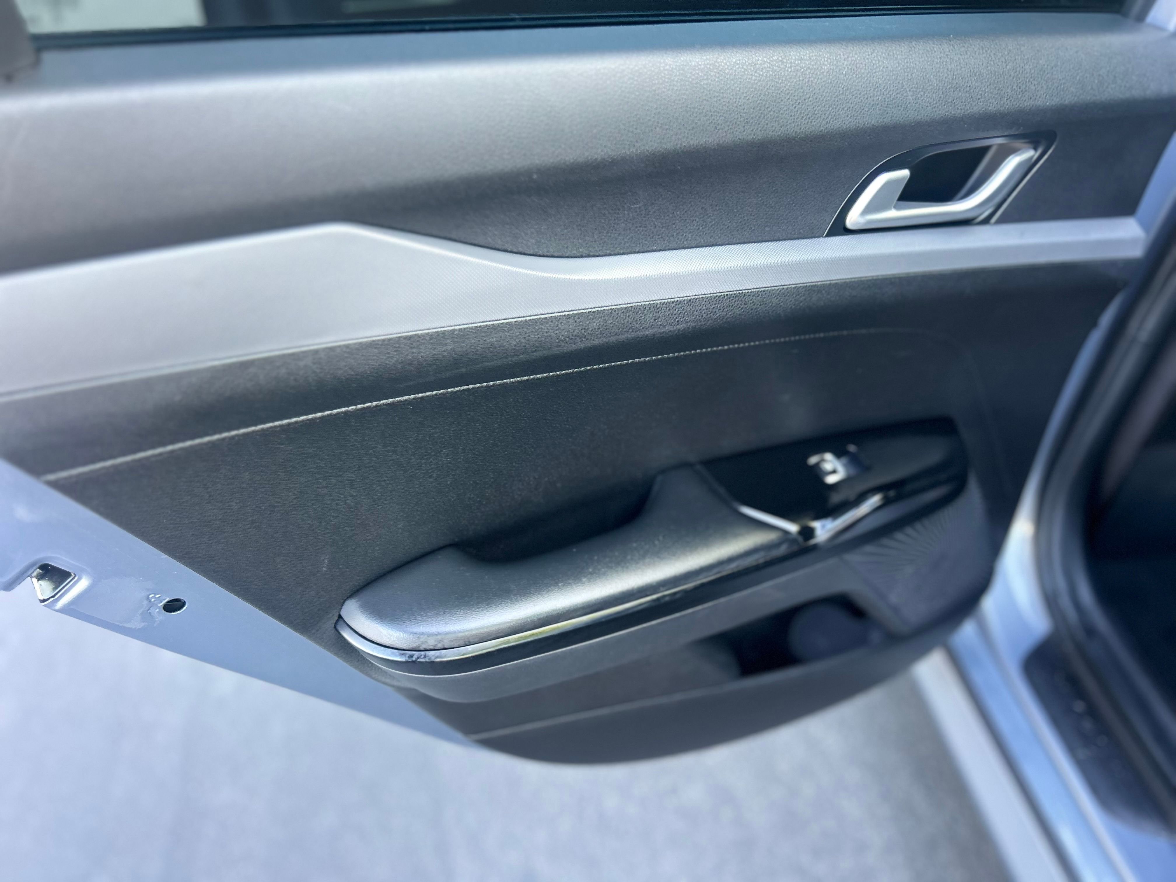 Vehicle image 15 of 16
