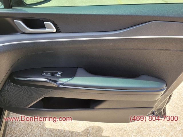 Vehicle image 7 of 32