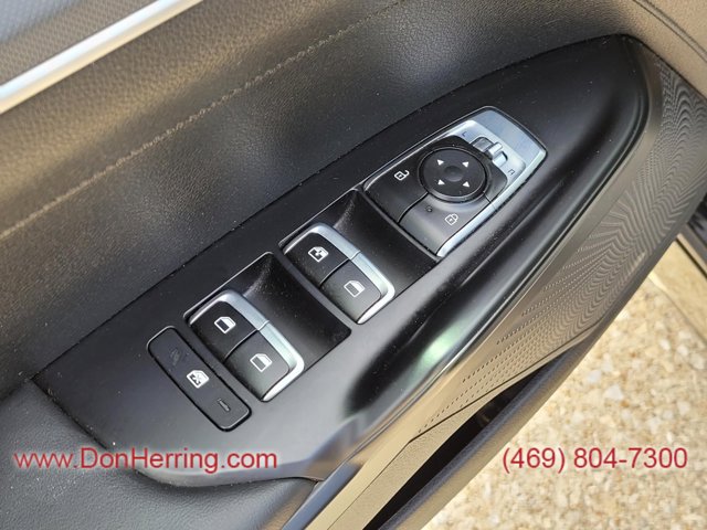 Vehicle image 20 of 32