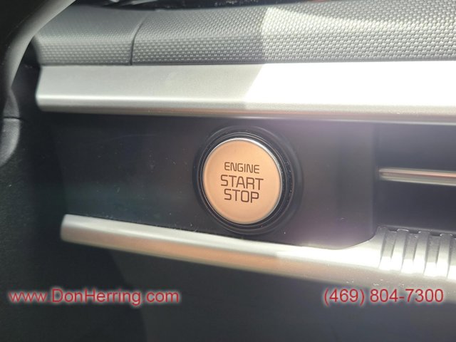 Vehicle image 27 of 32