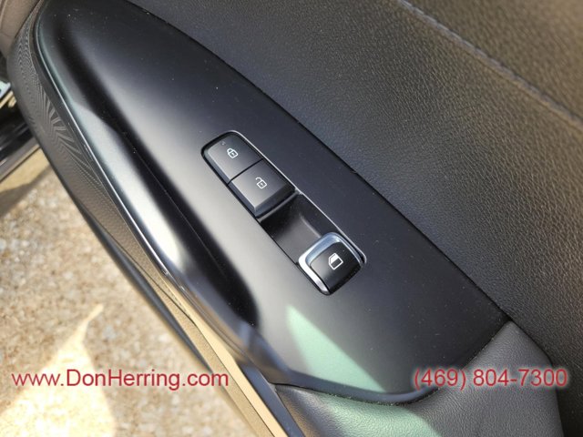 Vehicle image 8 of 32
