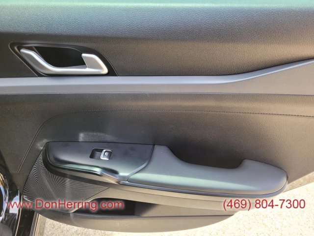 Vehicle image 11 of 32