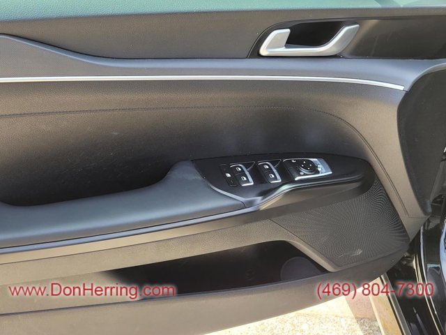 Vehicle image 19 of 32