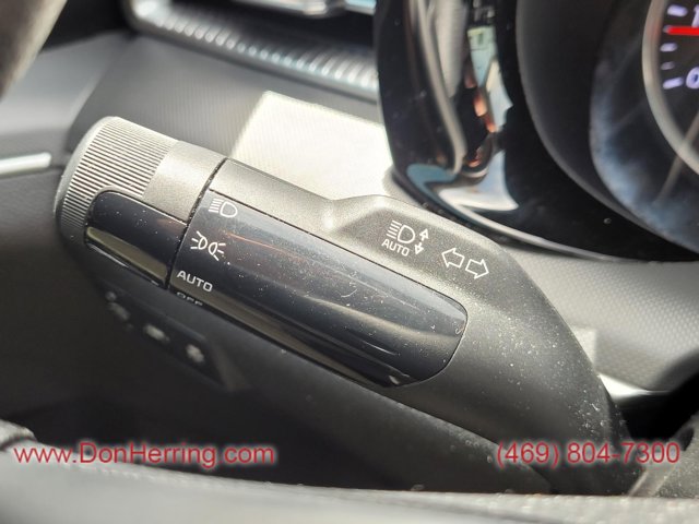 Vehicle image 30 of 32