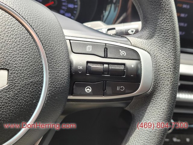 Vehicle image 28 of 32