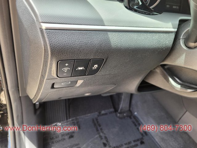 Vehicle image 23 of 32