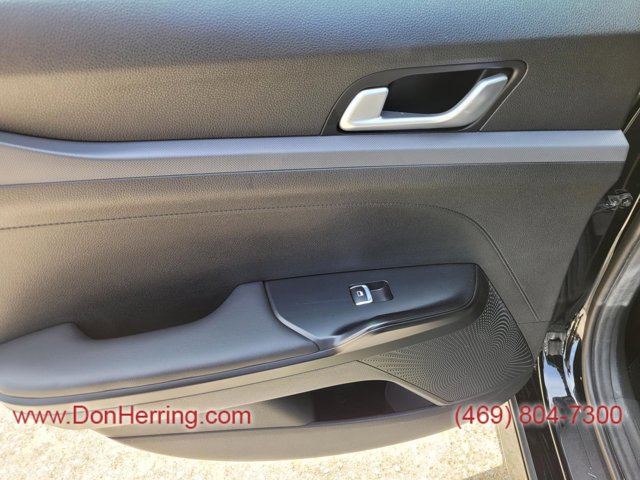 Vehicle image 13 of 32