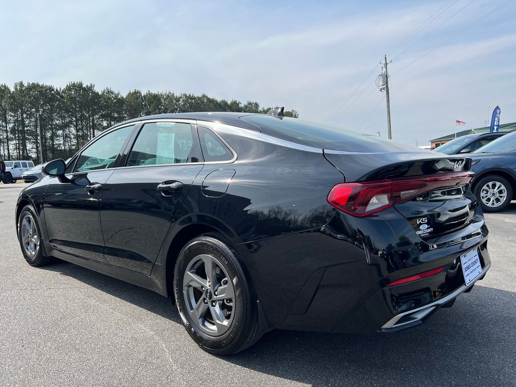 Vehicle image 6 of 15